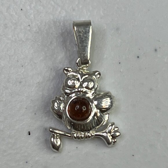 Sterling Silver Owl Pendant With Amber Stone - Picture 4 of 7